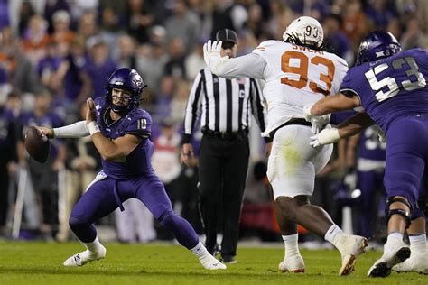 No. 7 Texas holds off TCU's 4th-quarter surge to come away with 29-26 road win
